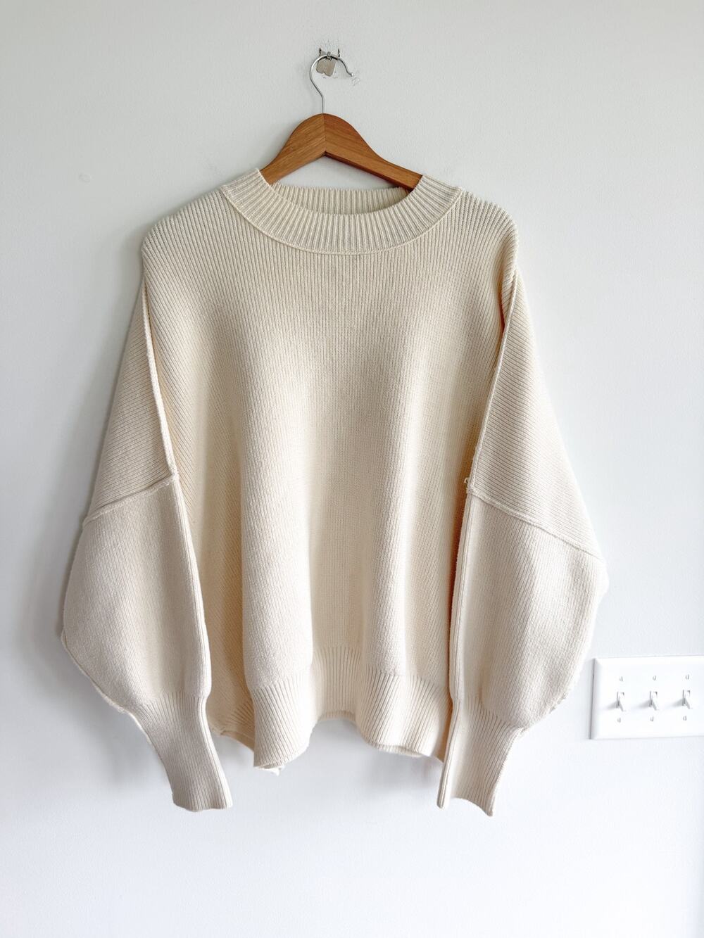 Vici Elouise Knit Oversized Crew Neck Pullover Sweater Cream M